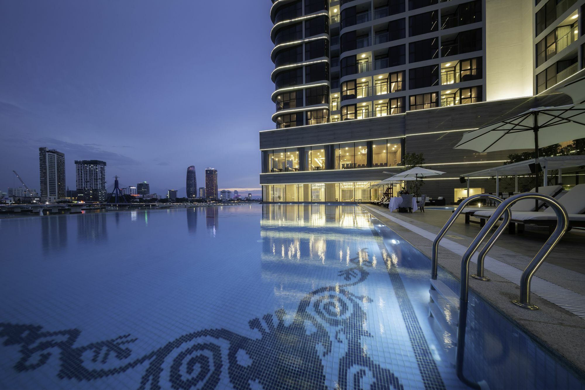 Melia Vinpearl Danang Riverfront Exterior photo